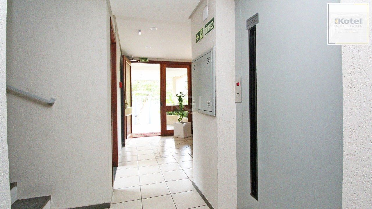 Apartamento de dois dormitórios e uma vaga de garagem na Rua Marcelo Gama, bairro Auxiliadora em Porto Alegre. — foto 4