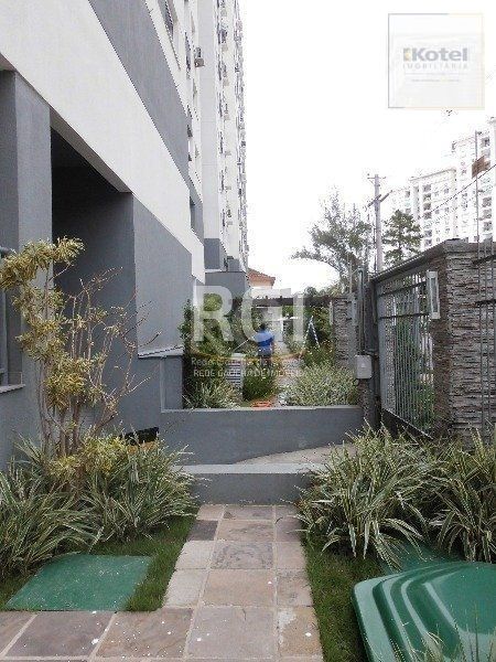 apartamento semimobiliado, 2 dormitórios, suíte, 1 vaga no Passo da Areia