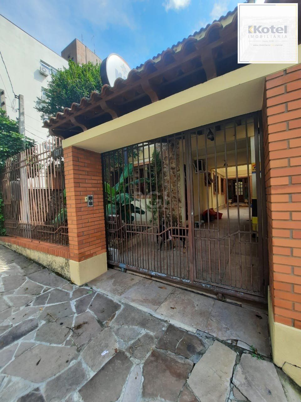Casa para Venda - 347m², 5 dormitórios, sendo 2 suites, 3 vagas - São João