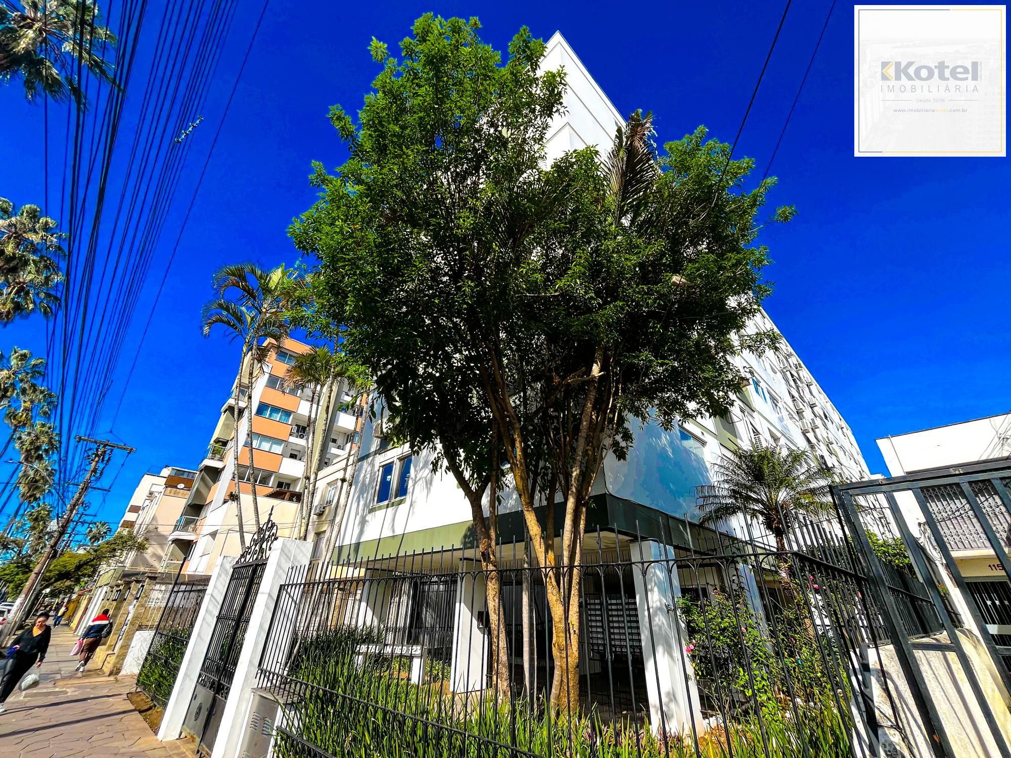 Apartamento de dois quartos com suíte e lareira no bairro Menino Deus POA/RS