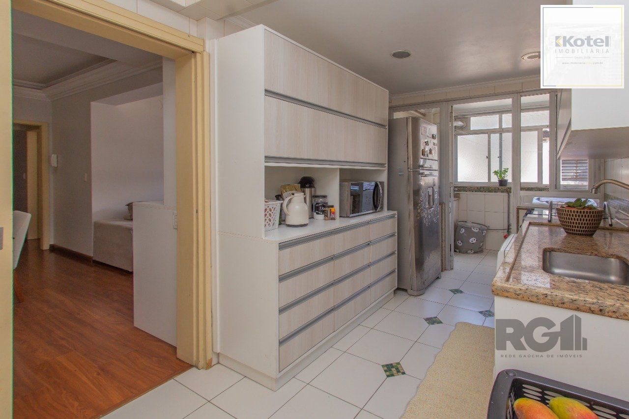 Apartamento Amplo e Bem Localizado - 3 Dormitórios, Suíte e Vaga Escriturada — foto 3