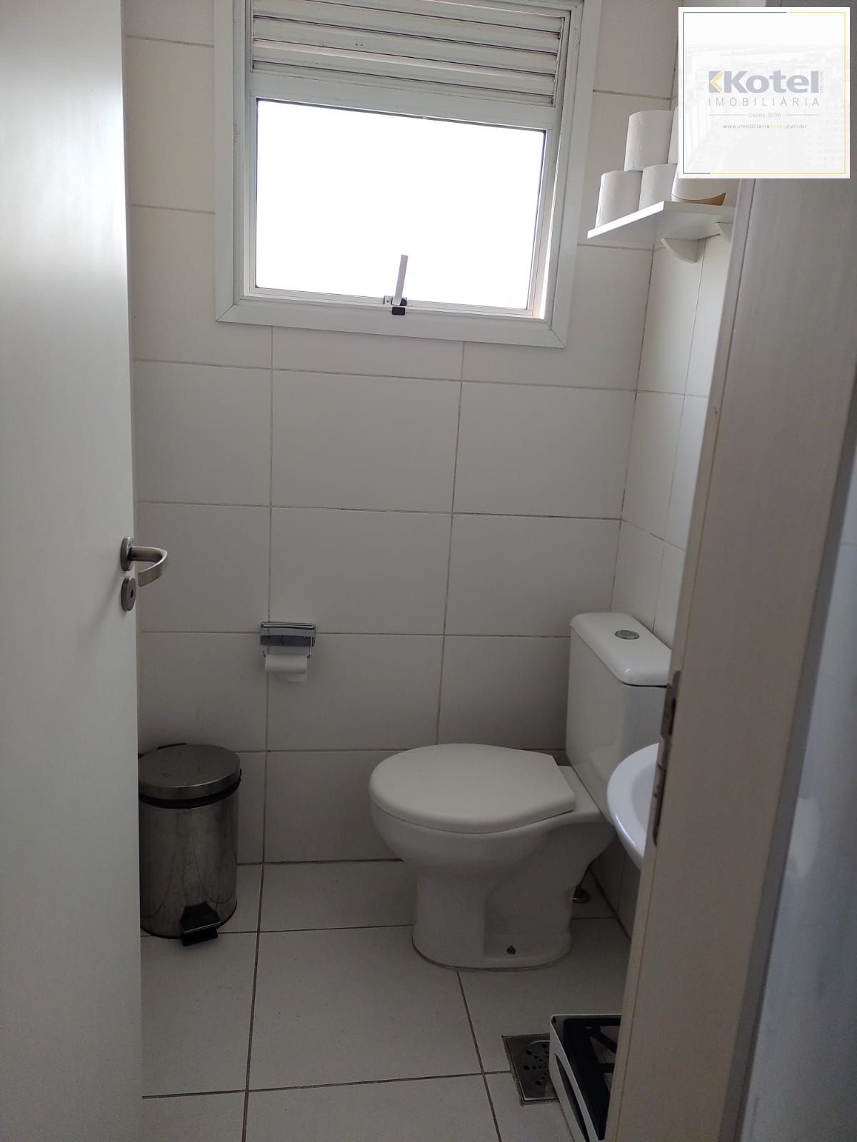 Sala comercial com 2 vagas de garagem escrituradas