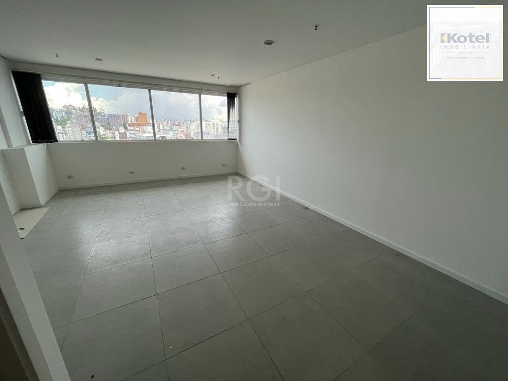 Sala comercial desocupada e 1 vaga de garagem edifício Baltimore bairro Bom Fim