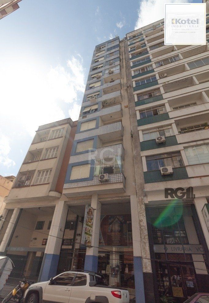 Apartamento no Centro de 2 dormitórios reformado