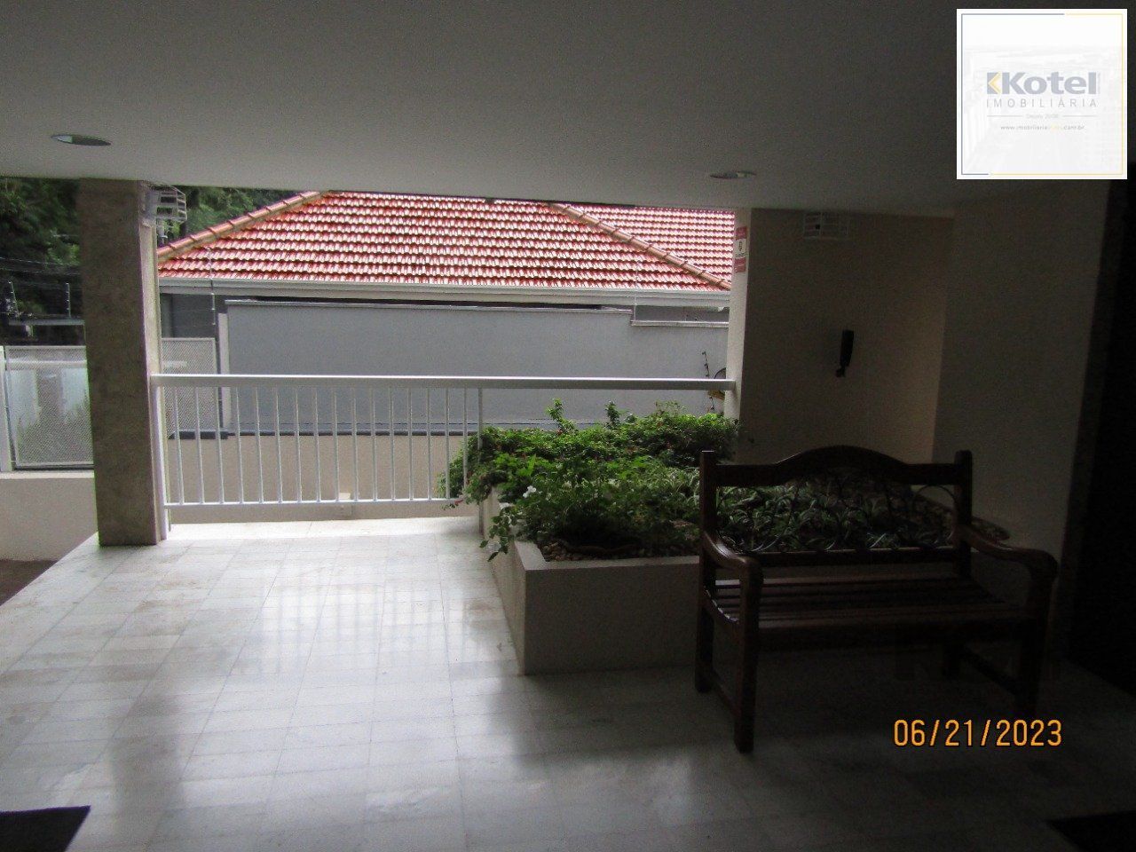 Sala comercial com 1 vaga de garagem no bairro Moinhos de Vento em Porto Alegre — foto 3