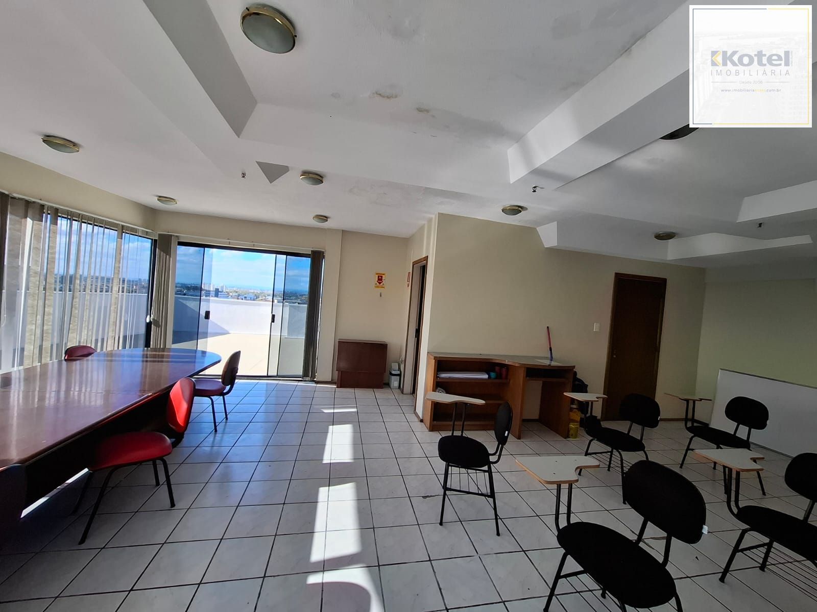 Sala comercial a venda no bairro Higienópolis em Porto Alegre