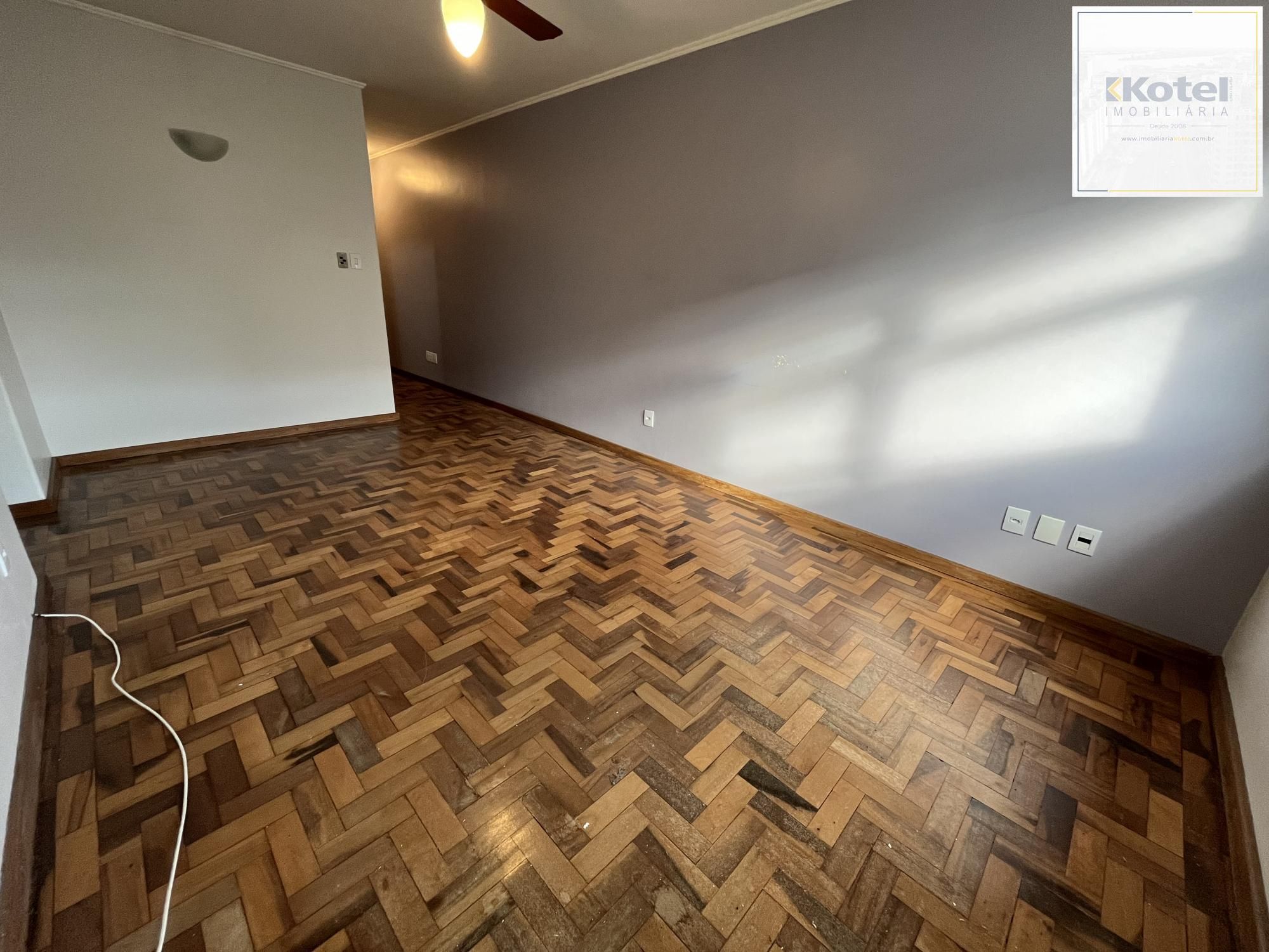 Apartamento de 2 quartos, opção 3º quarto ou gabinete e 1 vaga de garagem
