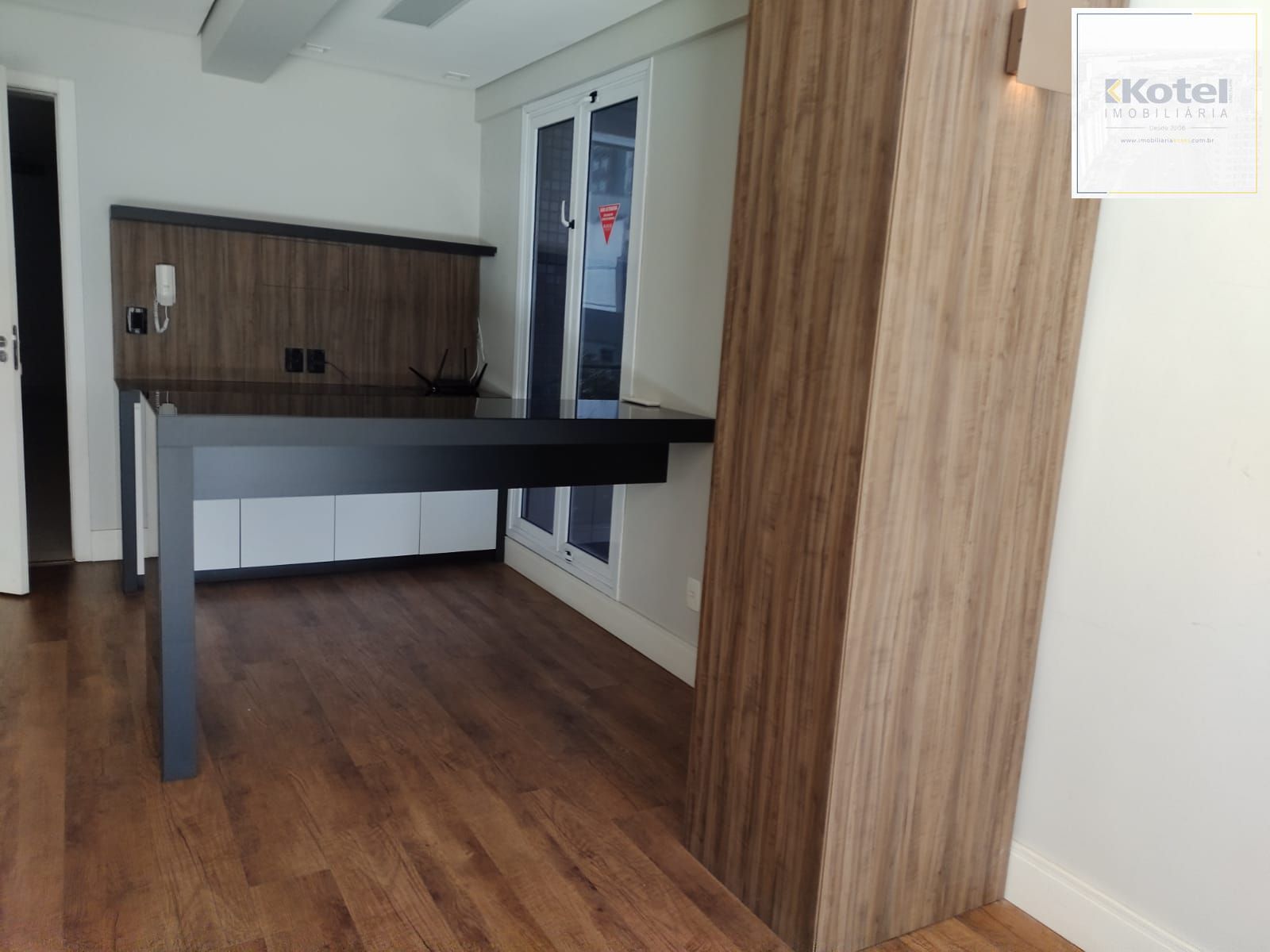 Sala comercial com 2 vagas de garagem escrituradas