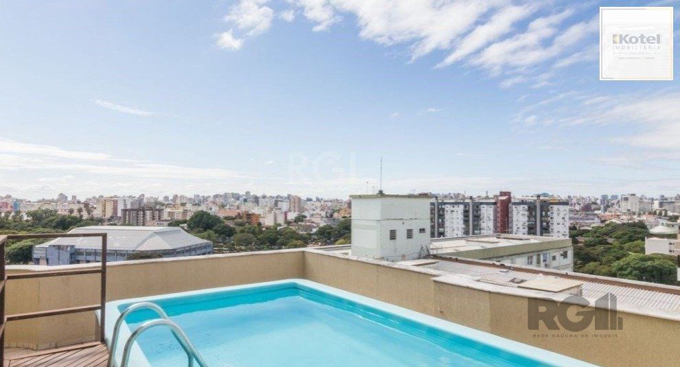 Apartamento de 2 quartos, suíte e 1 vaga de garagem no bairro Menino Deus POA
