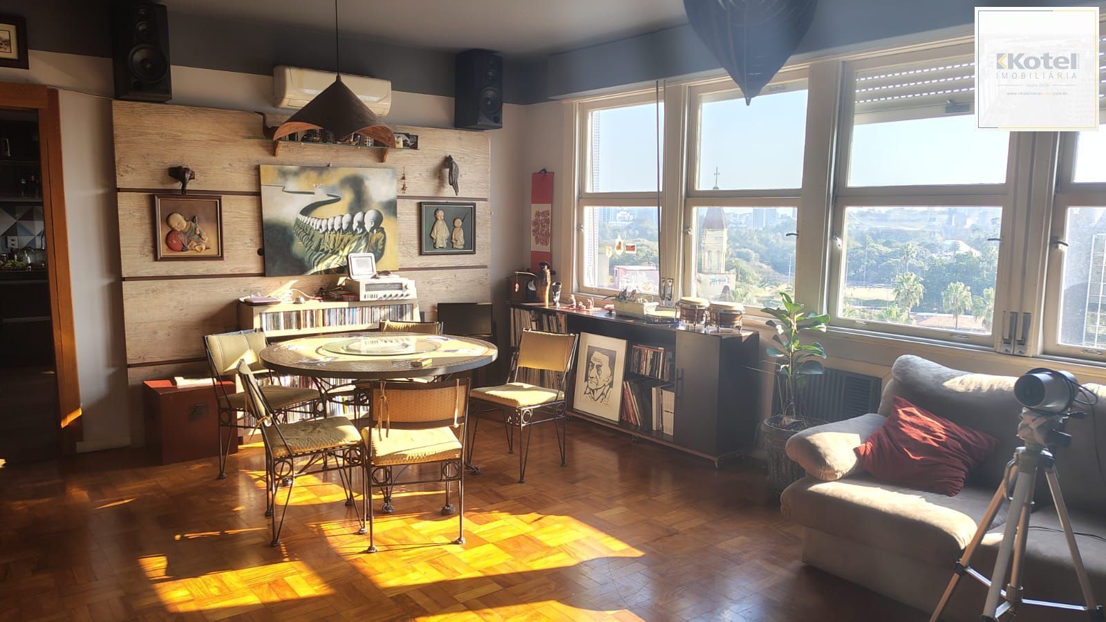 Apartamento de 3 dormitórios, andar alto, 3 banheiros, elevador em Porto Alegre-RS