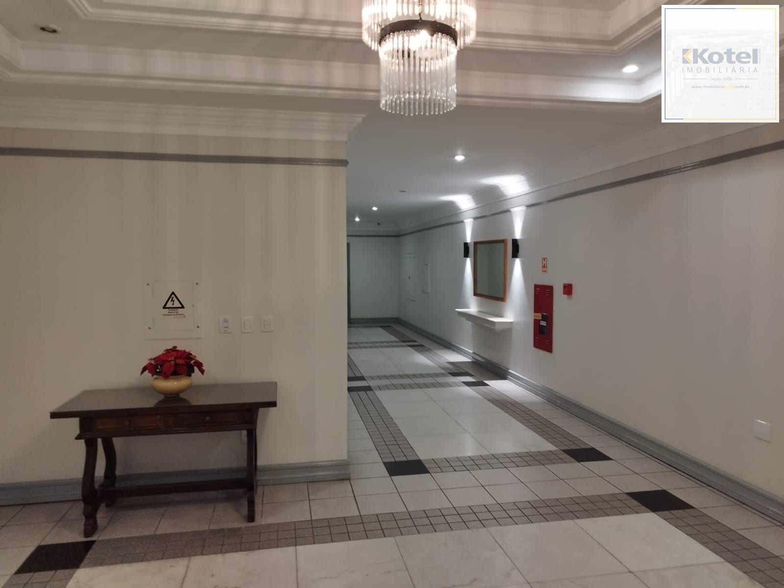 Apartamento 2 Dormitórios, 1 vaga Dupla de Garagem, Bairro Independência, Porto Alegre-RS — foto 4