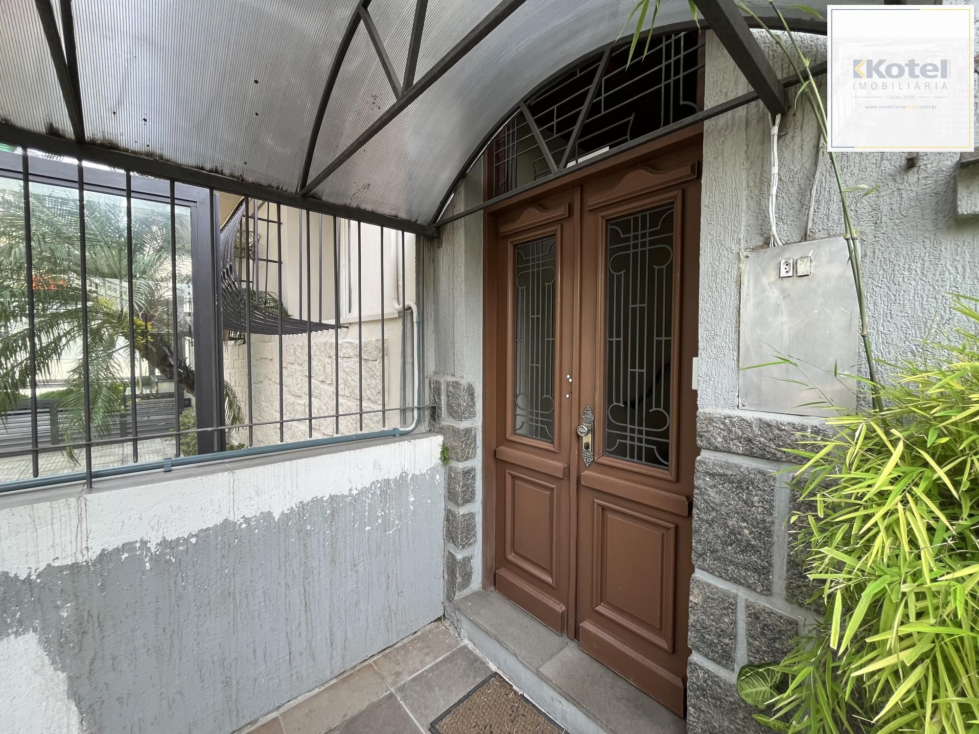 Apartamento de 3 quartos com dependência de empregada bairro Moinhos de Vento