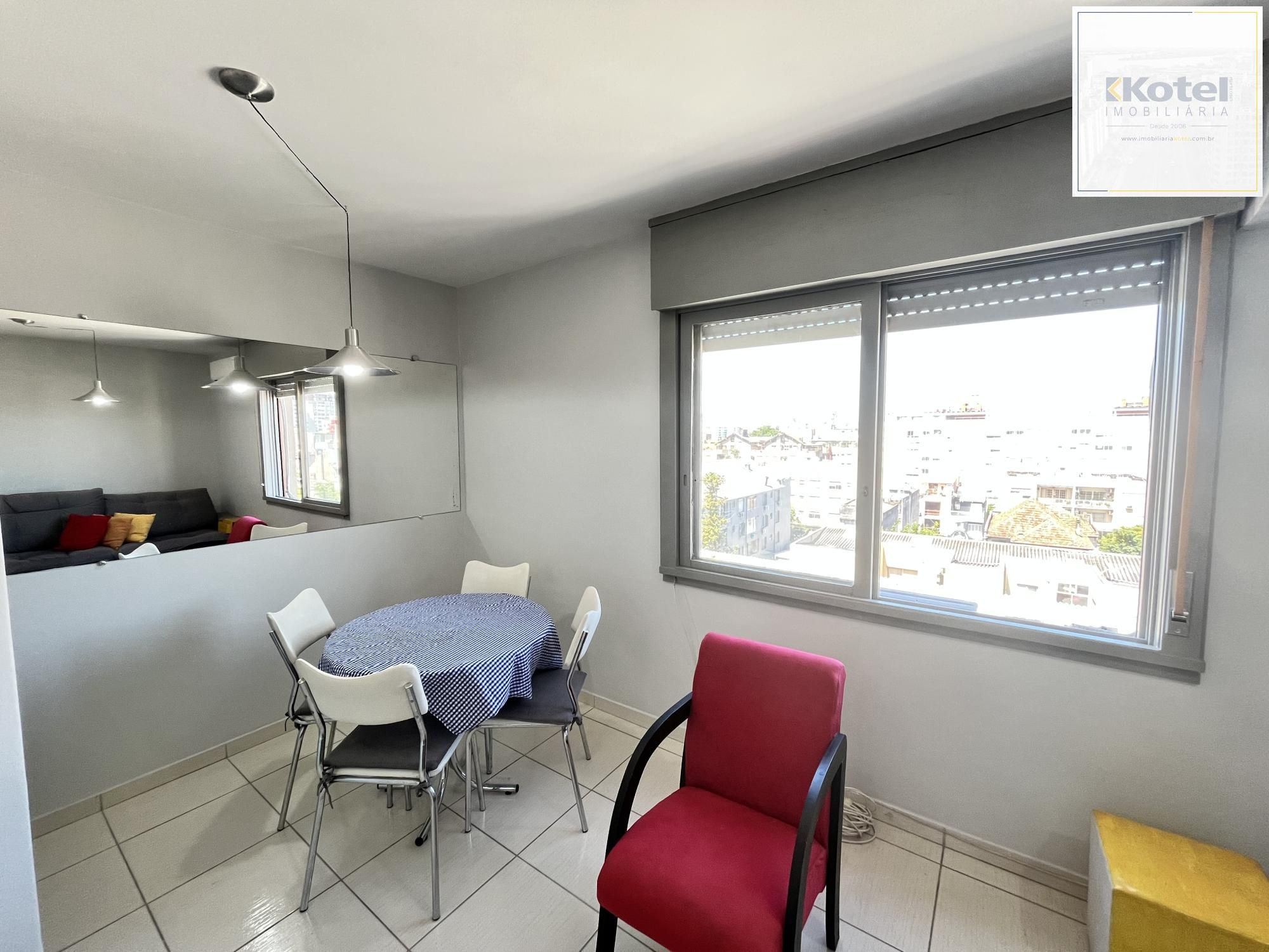 Apartamento de 2 quartos e 1 vaga de garagem no bairro Farroupilha em POA