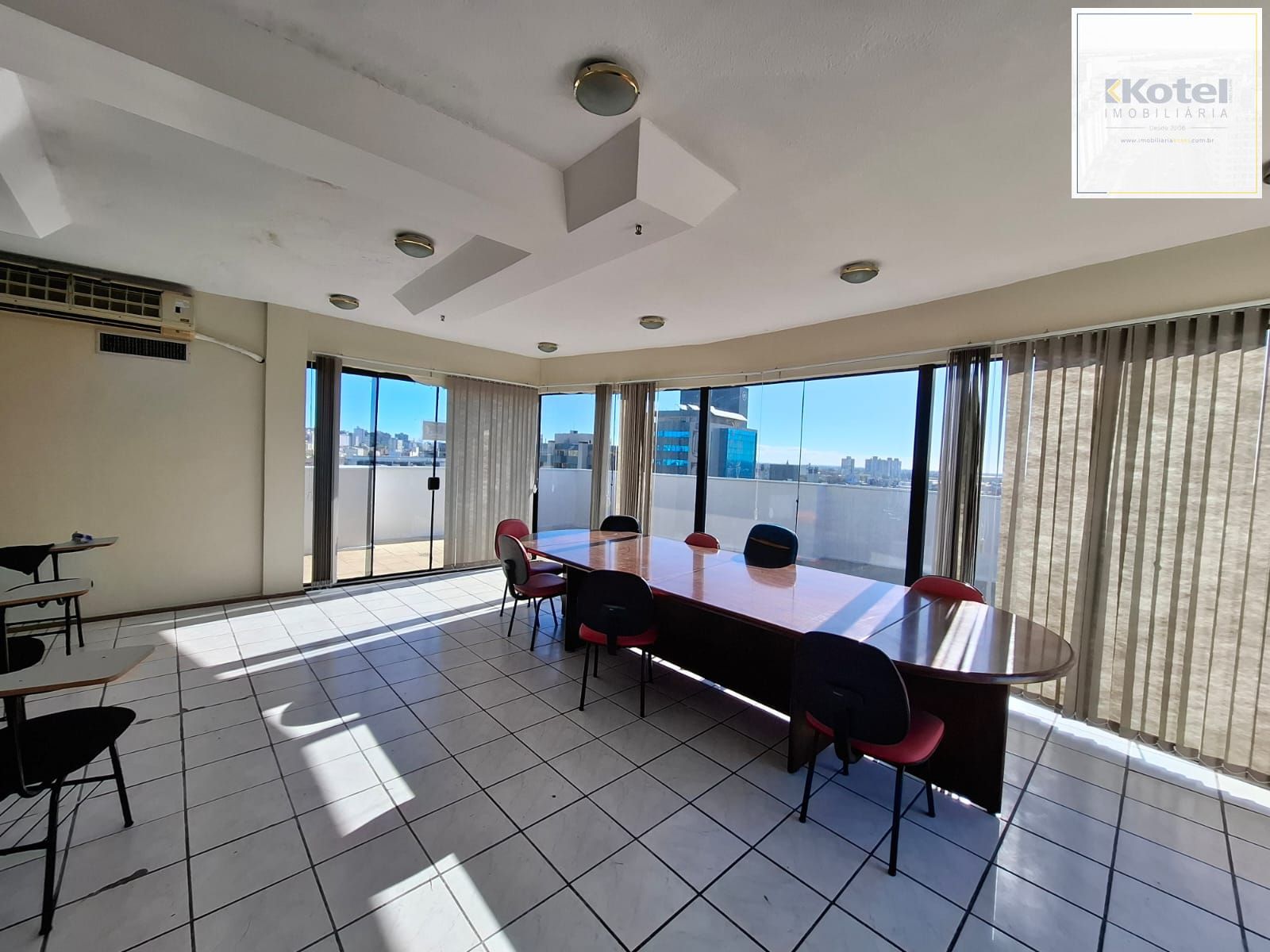 Sala comercial a venda no bairro Higienópolis em Porto Alegre