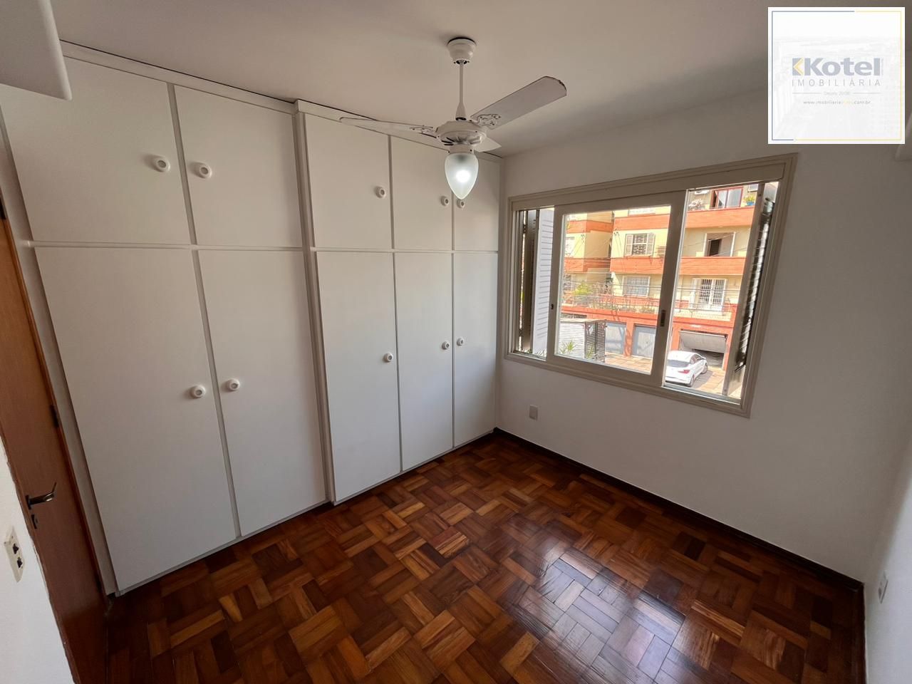 Apartamento de dois quartos e uma vaga de garagem no bairro Petrópolis em POA/RS — foto 4