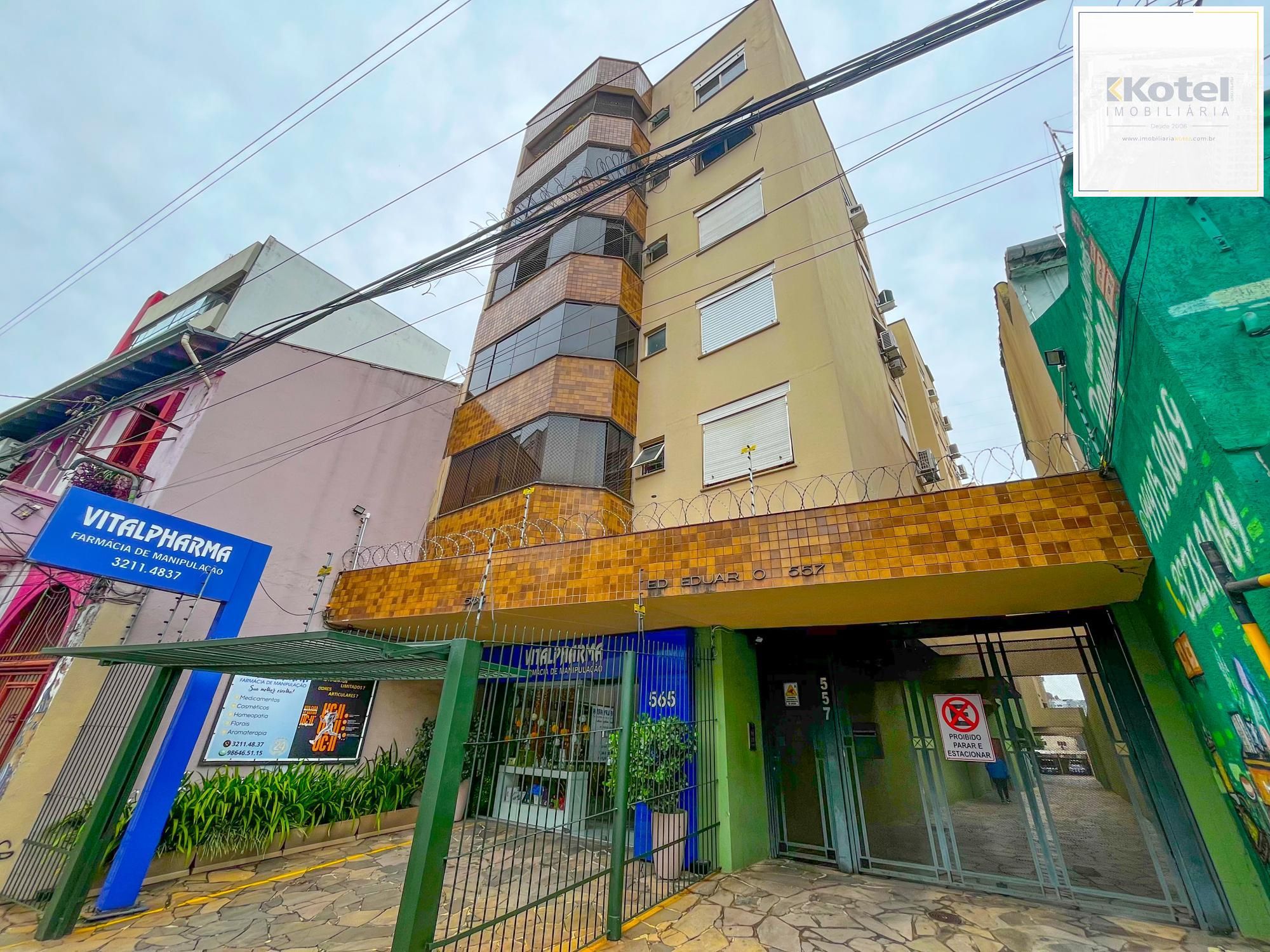 Apartamento reformado de 2 quartos e 1 vaga de garagem no bairro Cidade Baixa