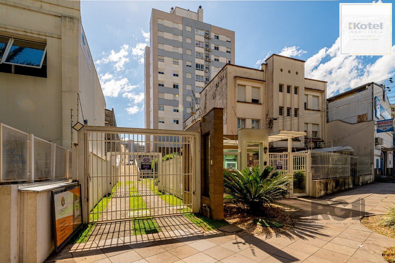 Apartamento de um quarto, suíte e uma vaga de garagem no bairro Santa Cecilia em Porto Alegre.