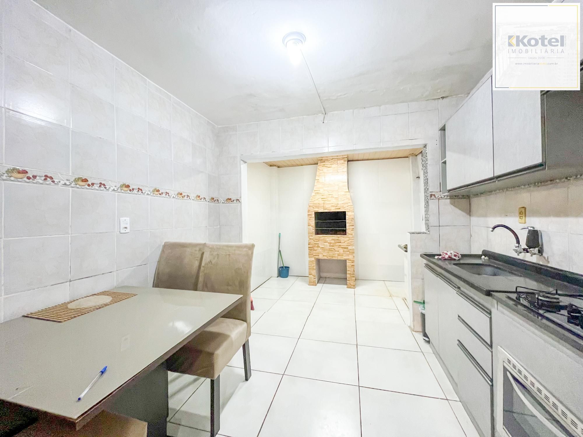 Casa de dois quartos, uma vaga de garagem, em condomínio fechado em Porto Alegre