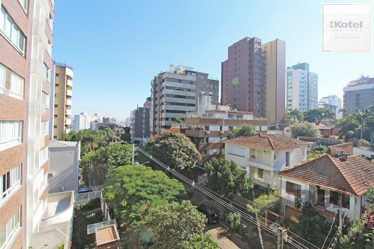 Apartamento de 3 dormitórios, suíte e 2 vagas de garagem no bairro Petrópolis em Porto Alegre — foto 4