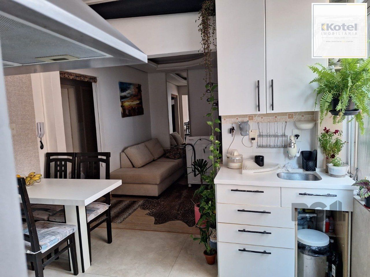 Apartamento de quatro dormitórios e uma vaga de garagem no bairro Bom Fim em Porto Alegre. — foto 3