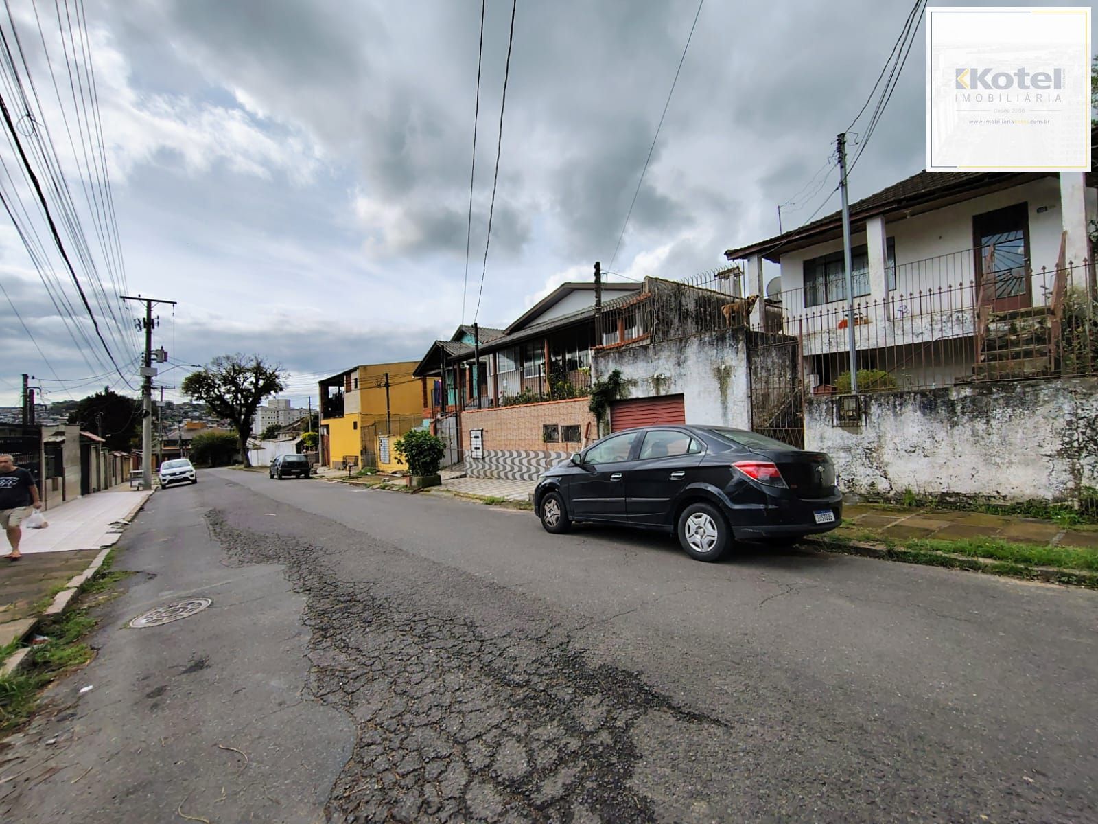 Casa 3 dormitórios e 3 vagas de garagem.