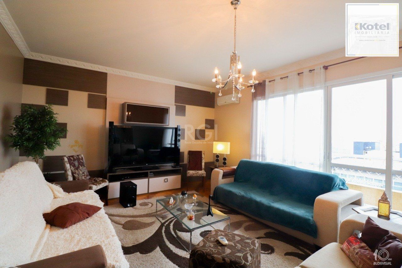 Apartamento á venda com 3 dormitórios com 1 suíte com sacada + 2 sacadas na sala e living, 233,85M²  e 1 vaga de garagem escriturada e coberta, no Bairro Independência em Porto Alegre. — foto 2