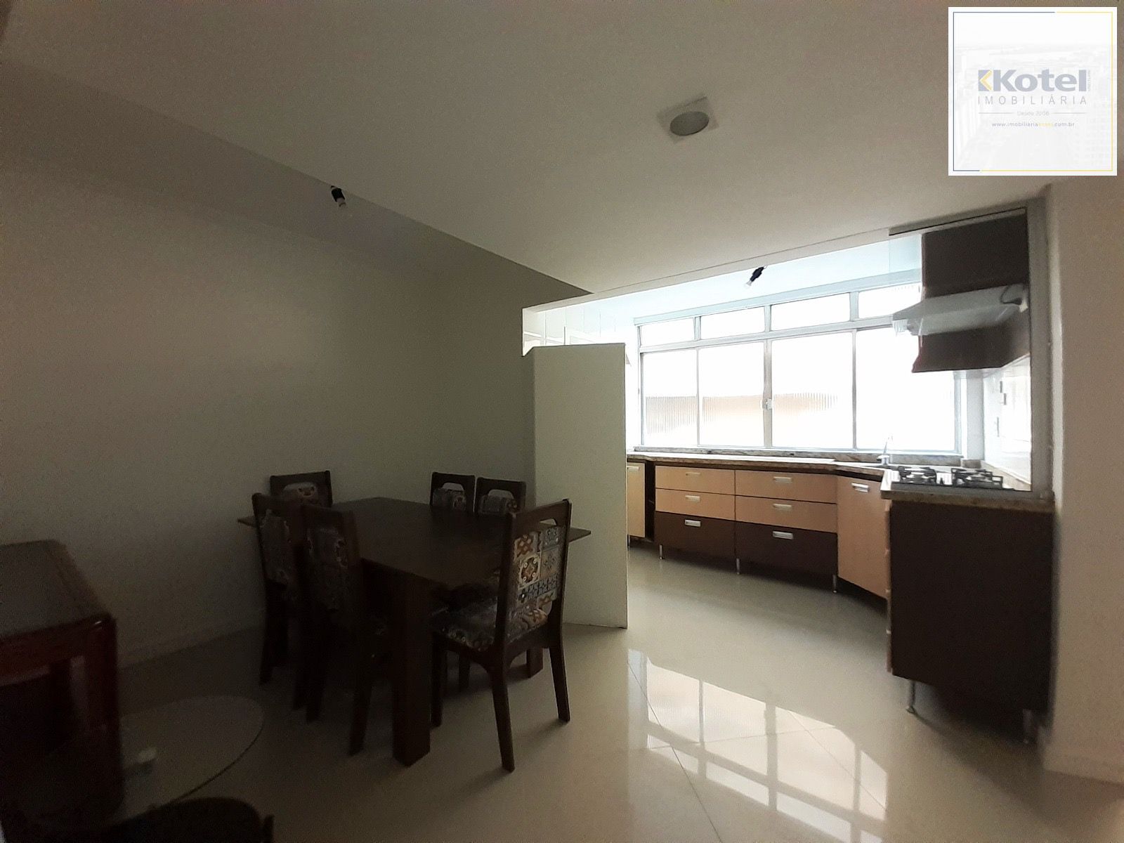 Apartamento de dois quartos no bairro Menino Deus em Porto Alegre