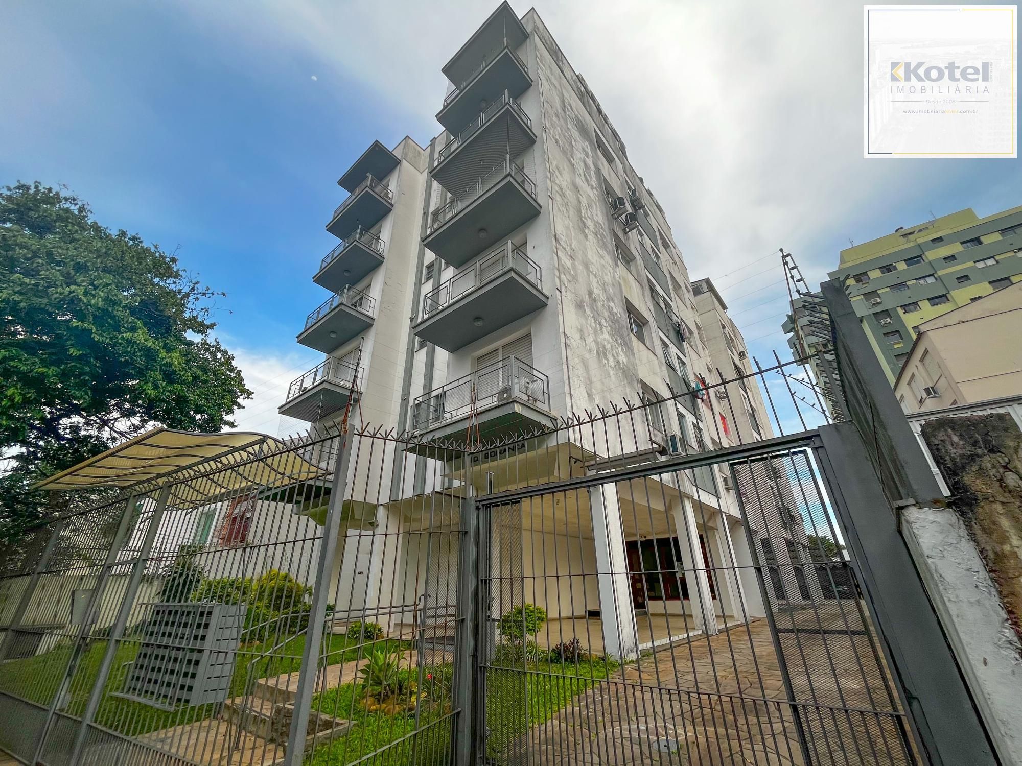 Cobertura 1 dormitório, garagem e elevador no bairro Santana em POA