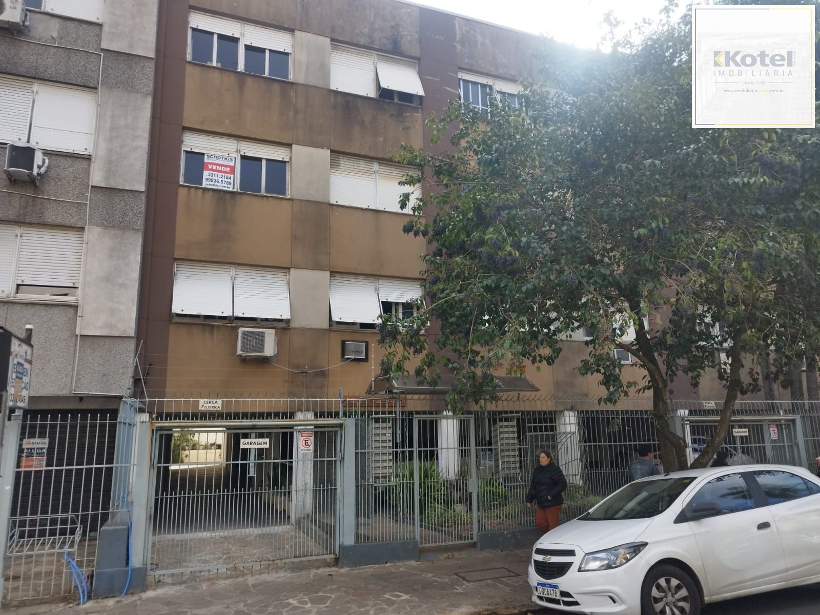 Apartamento de 3 dormitórios, e 2 banheiros, e dependência de empregada, e 1 Vaga de Garagem, em Porto Alegre-RS — foto 2