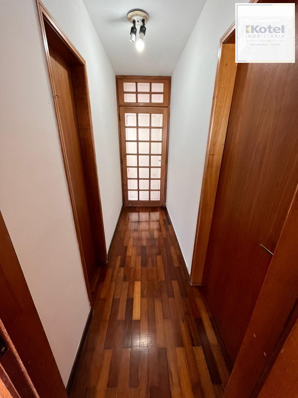 Apartamento de dois quartos e uma vaga de garagem no bairro Petrópolis em POA/RS — foto 2