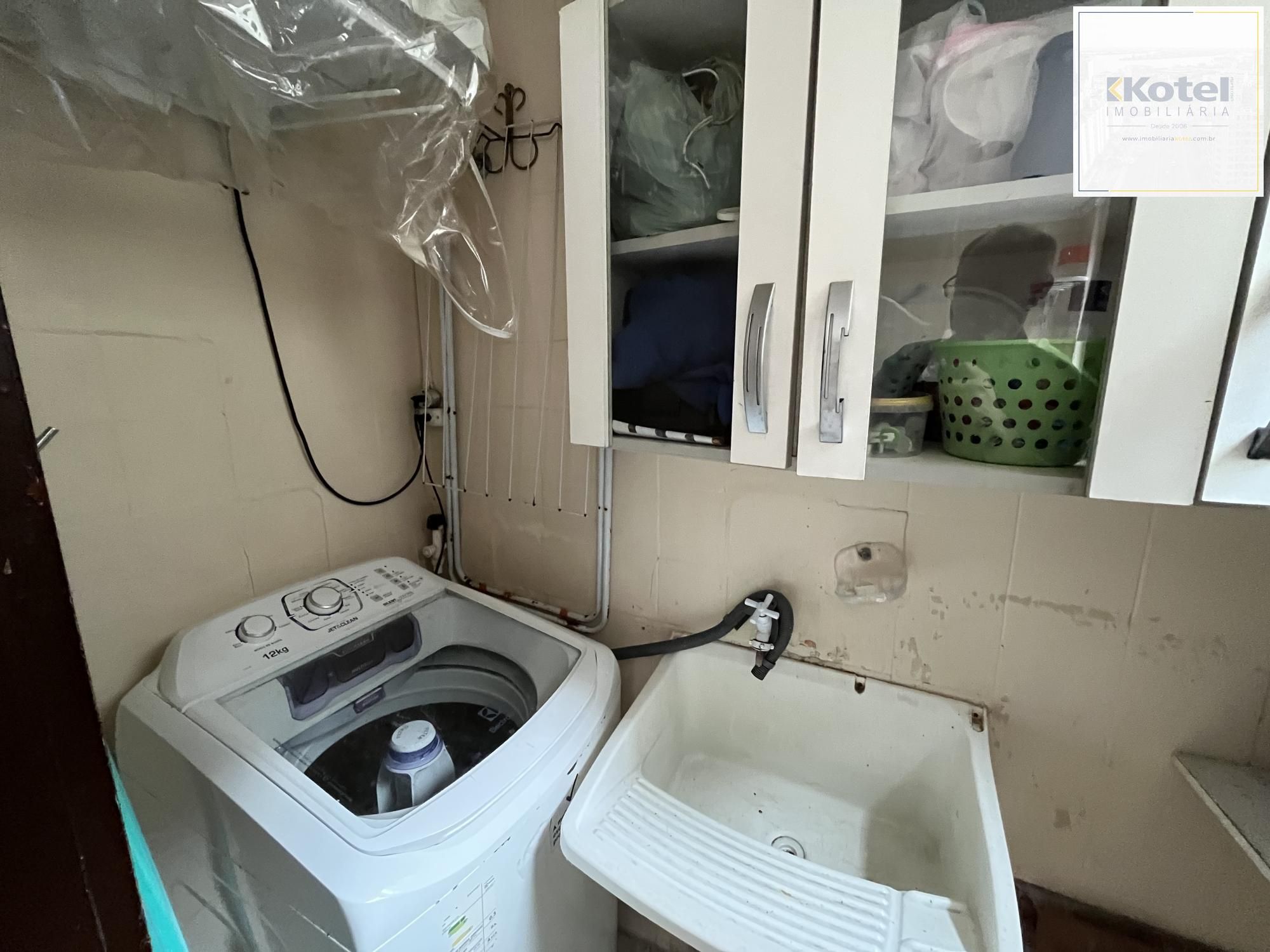 Apartamento de dois quartos com suíte no bairro Menino Deus em Porto Alegre
