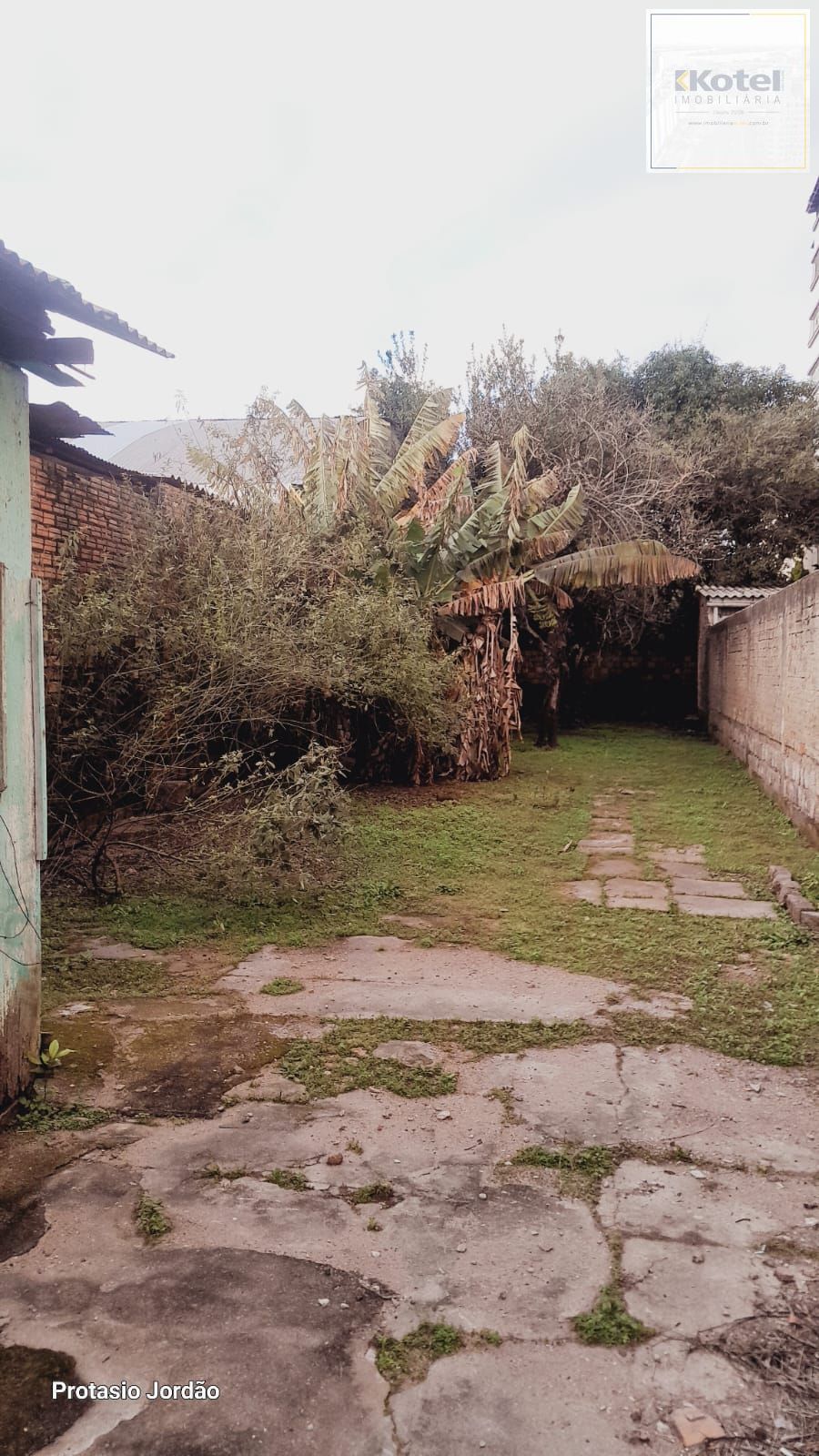 Terreno medindo 342,67m² no bairro Rio Branco/Santana em Porto Alegre