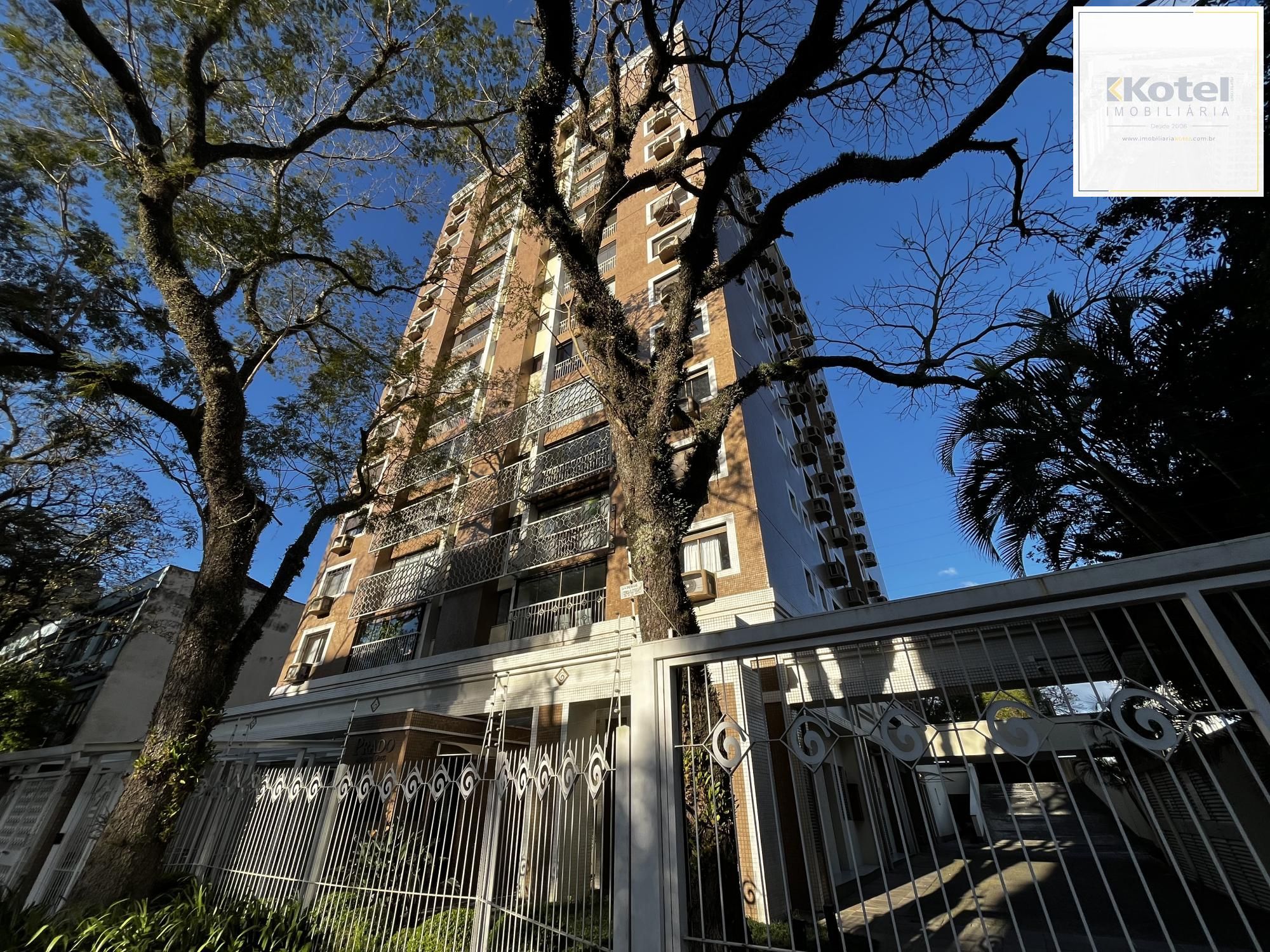 Apartamento de 3 quartos, suíte, 2 vagas de garagem no bairro Menino Deus em POA