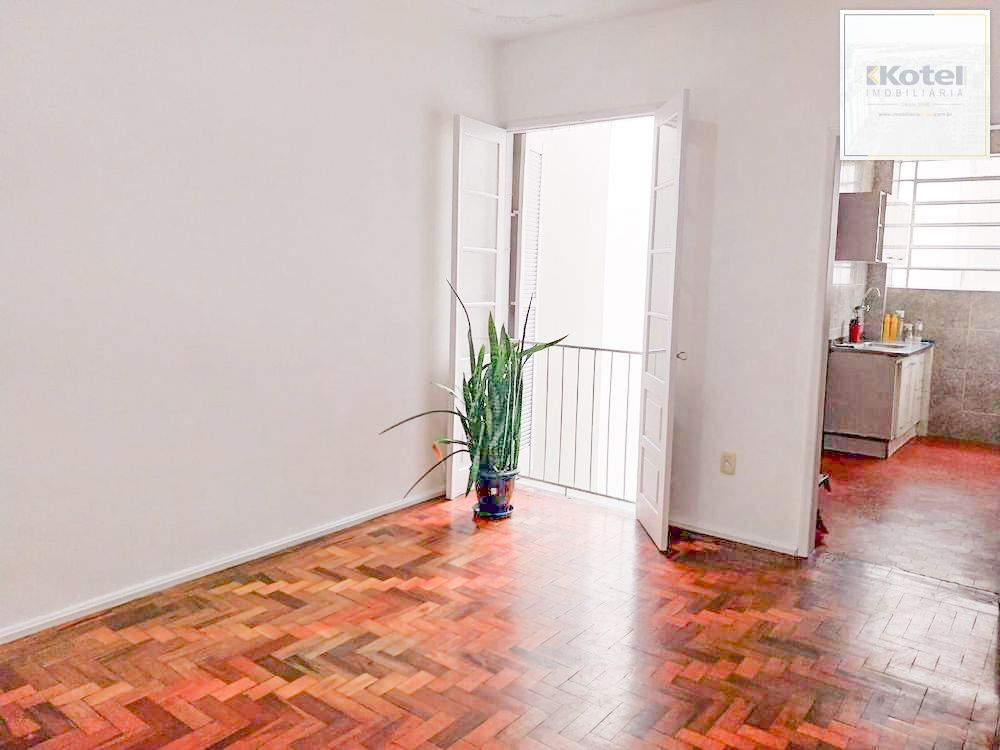 Apartamento de um quarto e uma vaga de garagem no bairro Azenha em POA