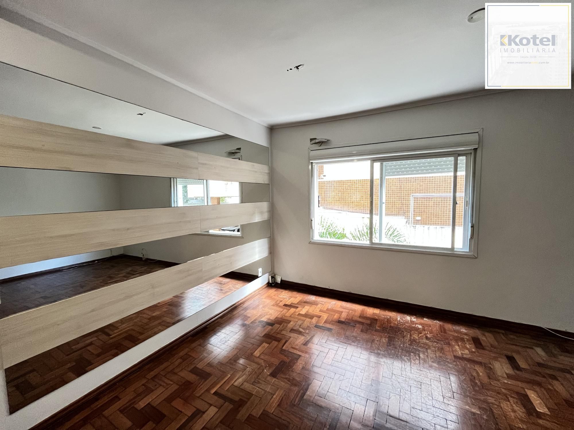 Apartamento de três dormitórios e uma vaga de garagem no bairro Rio Branco