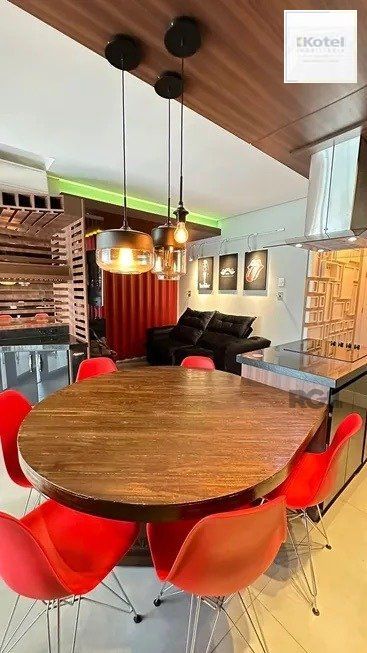 Apartamento 2 dormitórios, sendo 1 suíte, 77 m² de área privativa e 2 vaga(s) de garagem. Localizado na Rua Mario Antunes da Cunha, no bairro Petrópolis em Porto Alegre. — foto 2