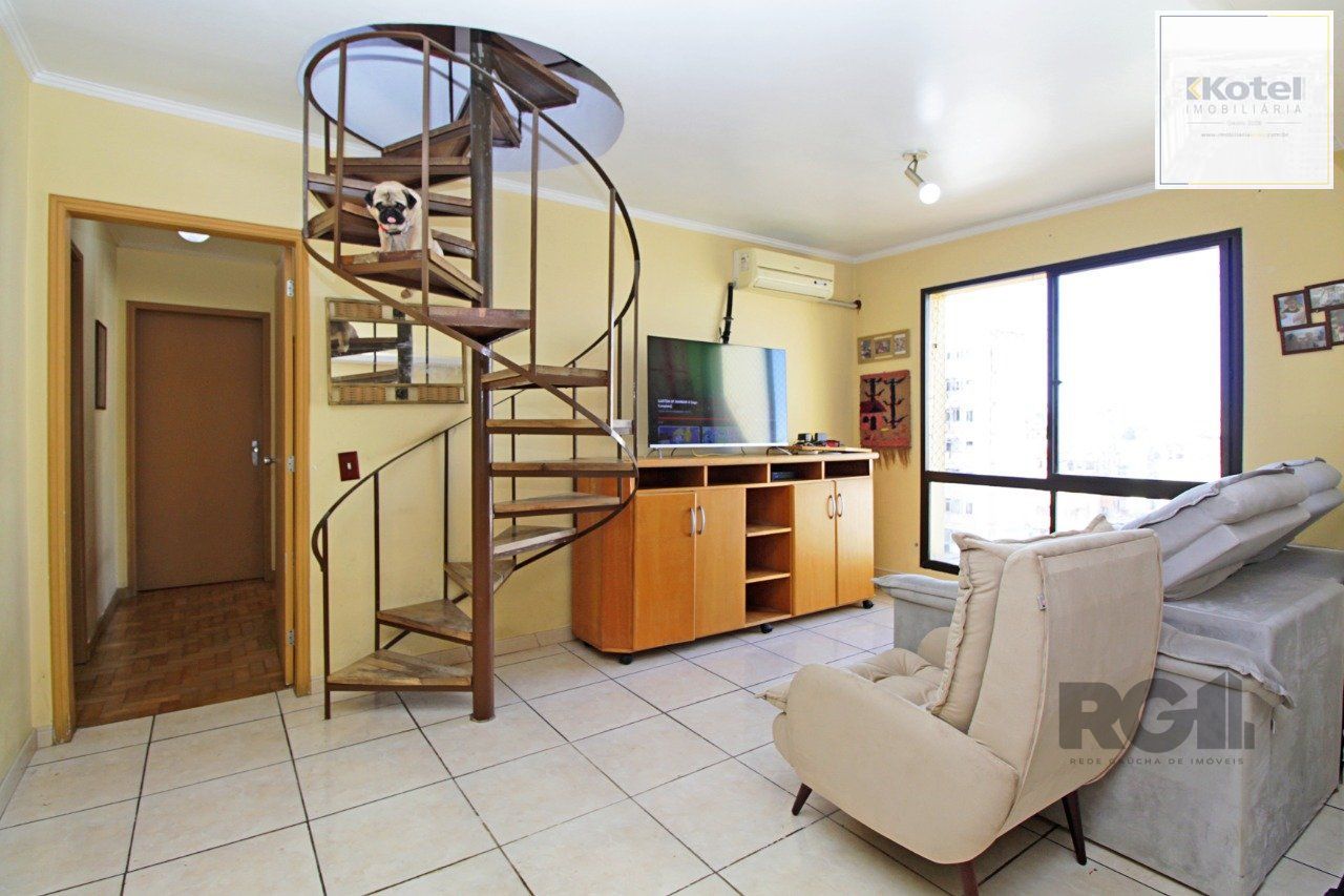 Cobertura duplex de 2 dormitórios garagem e semi-mobiliado, bairro Cidade Baixa.