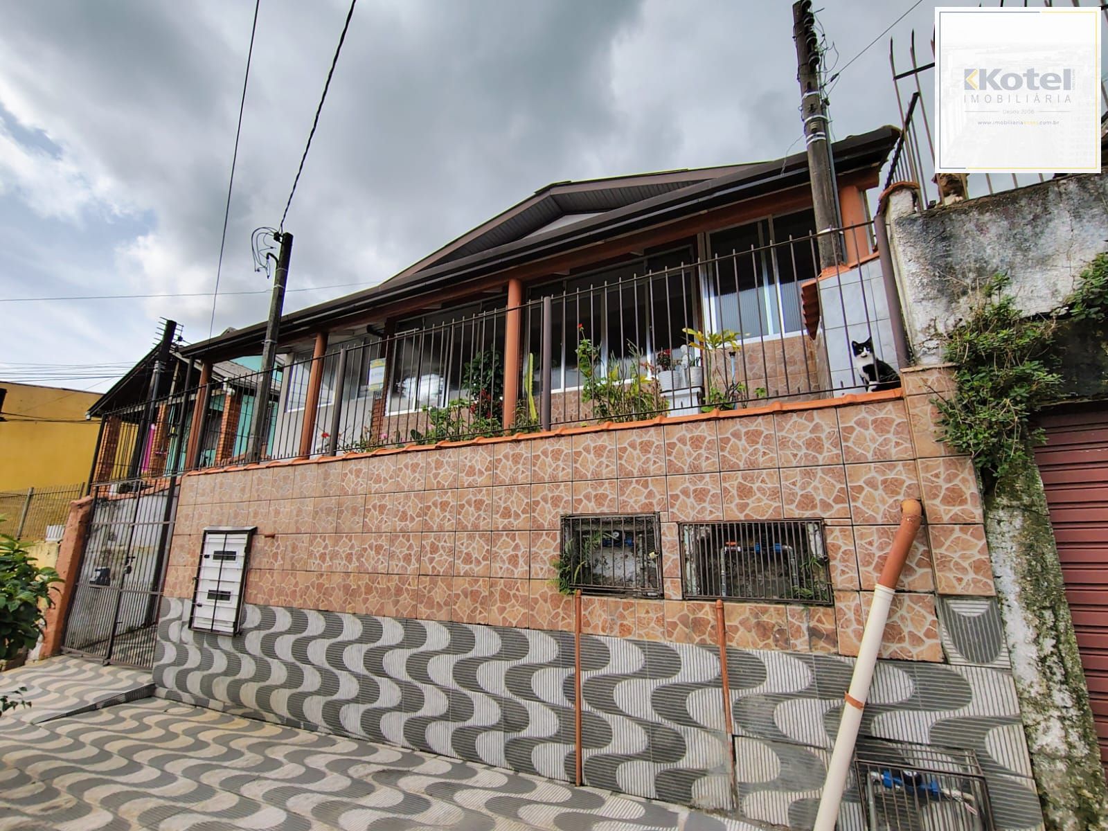 Casa 3 dormitórios e 3 vagas de garagem.
