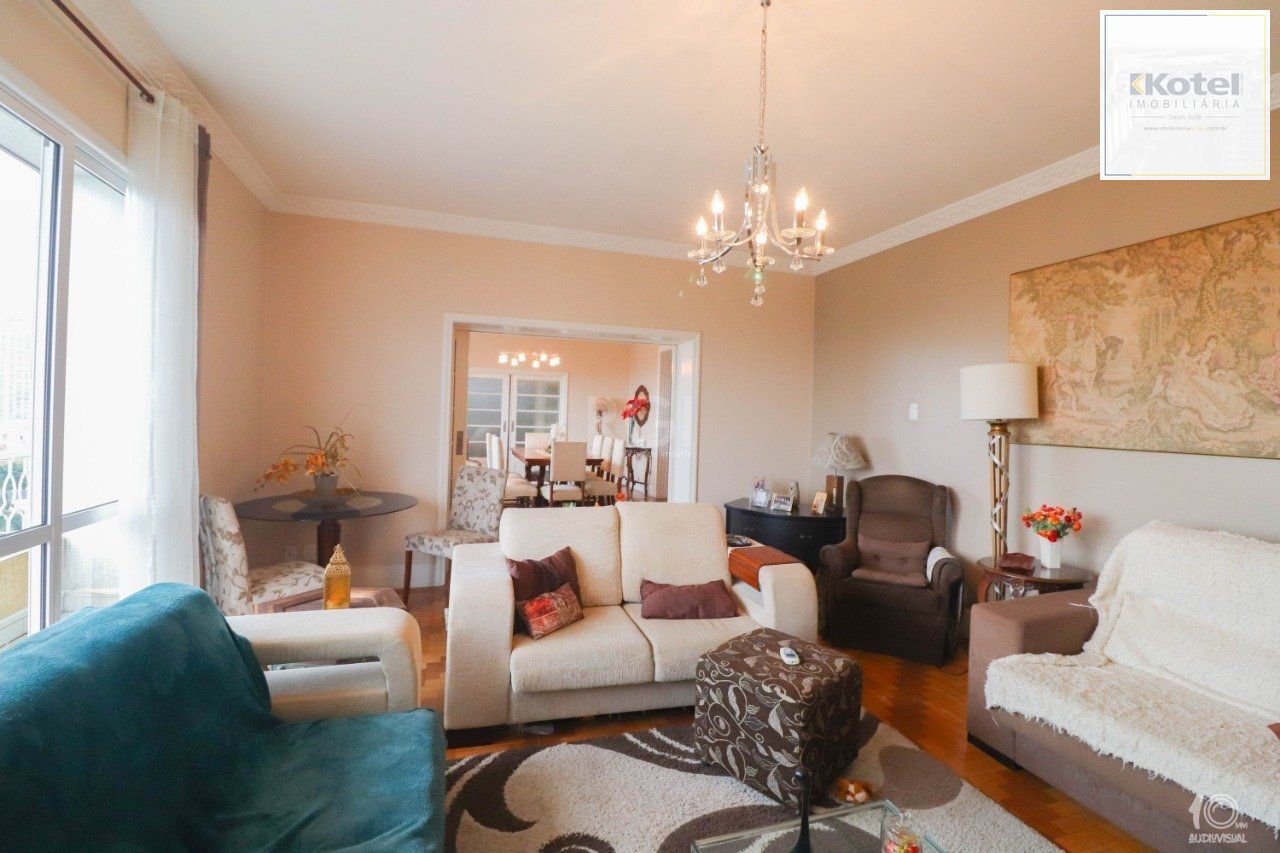 Apartamento á venda com 3 dormitórios com 1 suíte com sacada + 2 sacadas na sala e living, 233,85M²  e 1 vaga de garagem escriturada e coberta, no Bairro Independência em Porto Alegre. — foto 4