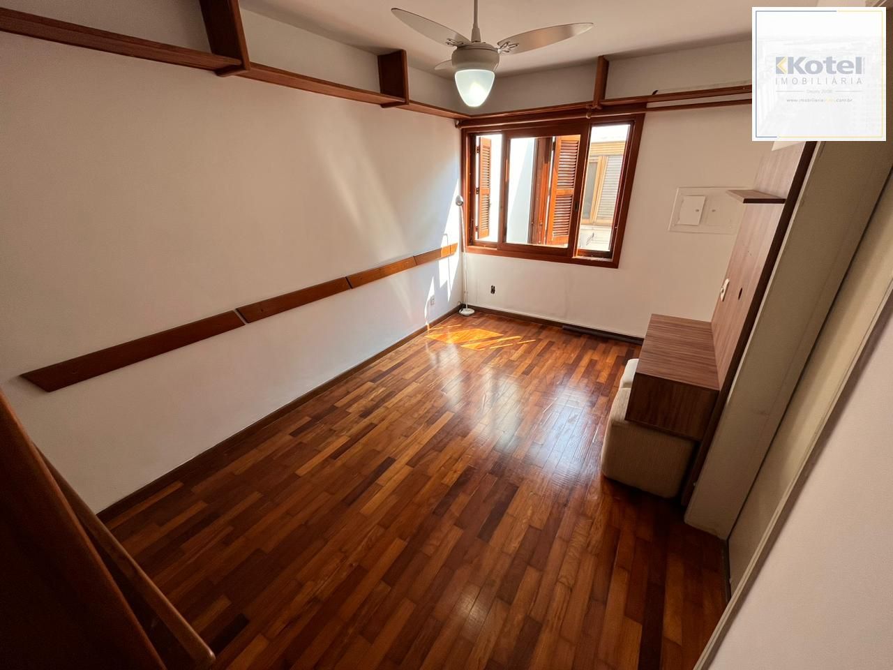 Apartamento de dois quartos e uma vaga de garagem no bairro Petrópolis em POA/RS — foto 3