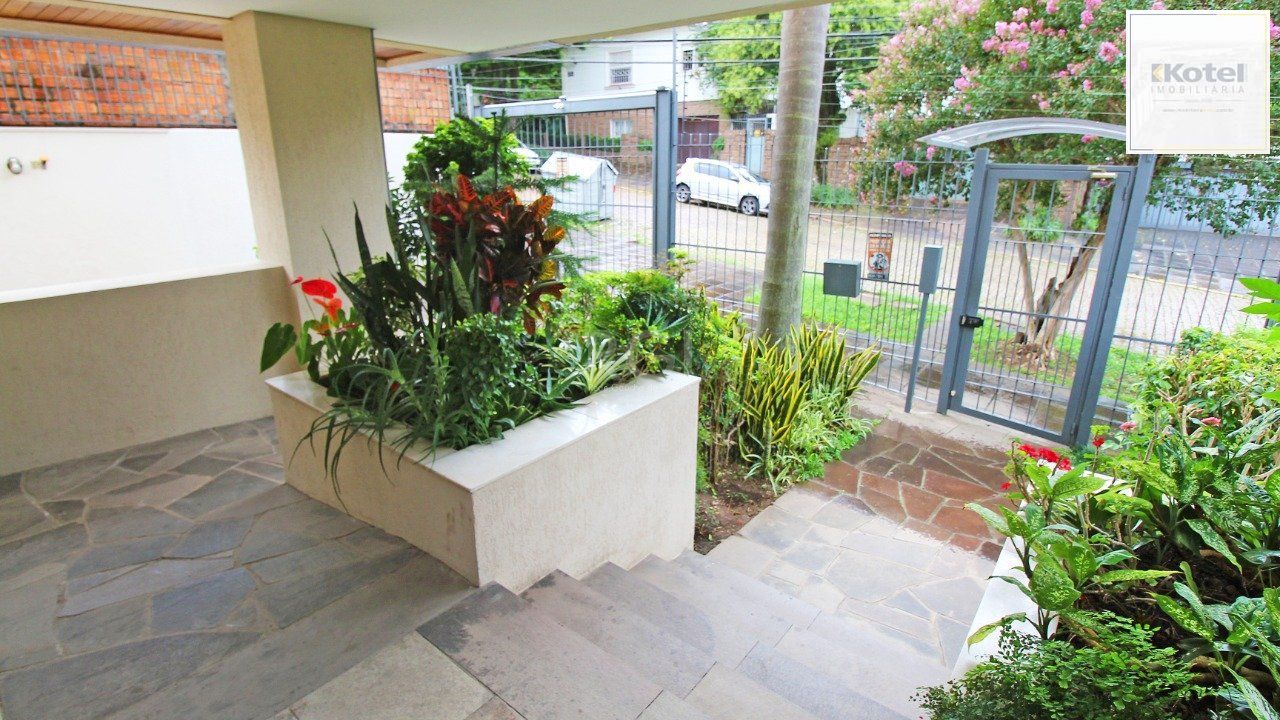 Apartamento de dois dormitórios e uma vaga de garagem na Rua Marcelo Gama, bairro Auxiliadora em Porto Alegre. — foto 2