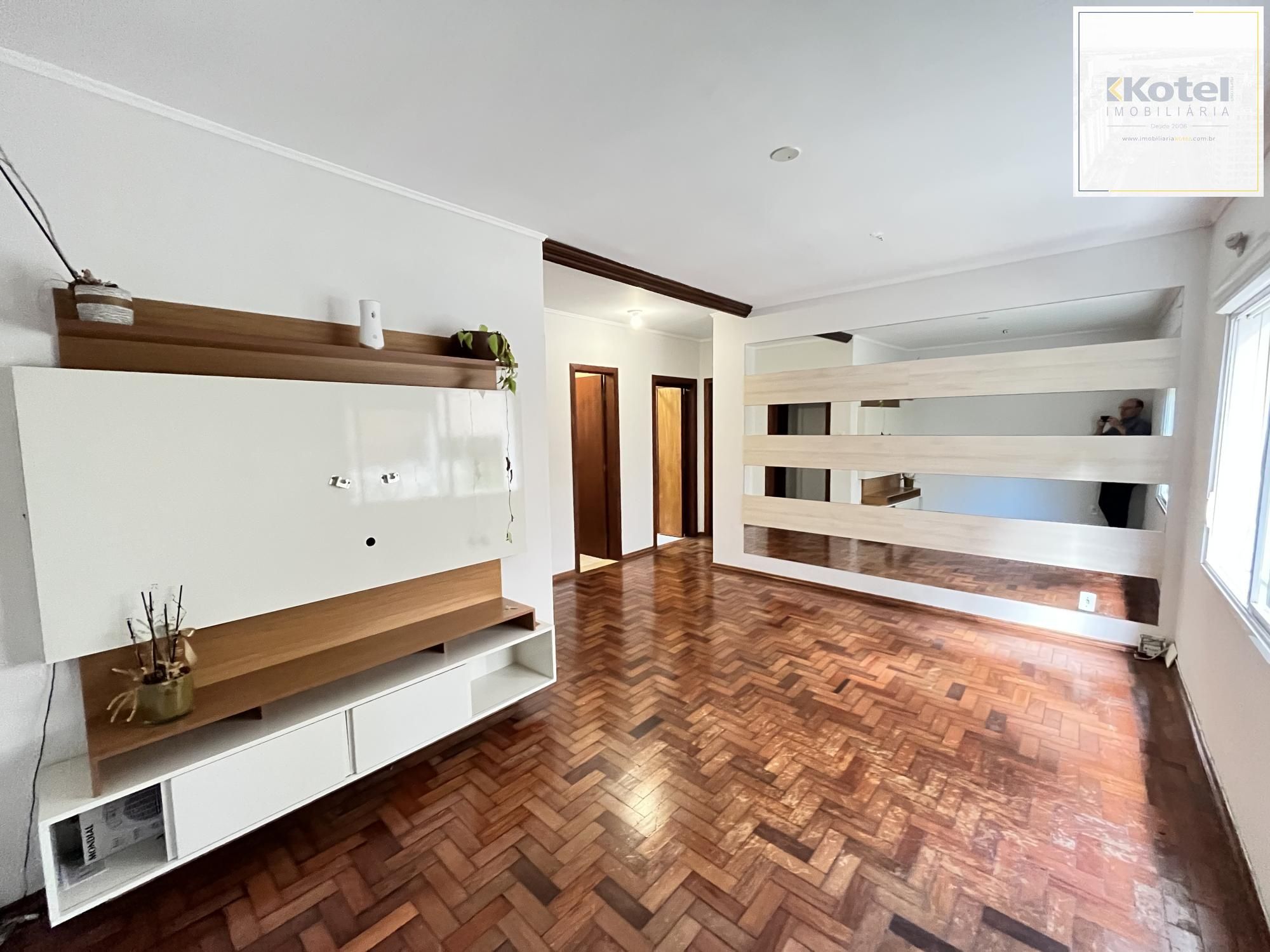 Apartamento de três dormitórios e uma vaga de garagem no bairro Rio Branco