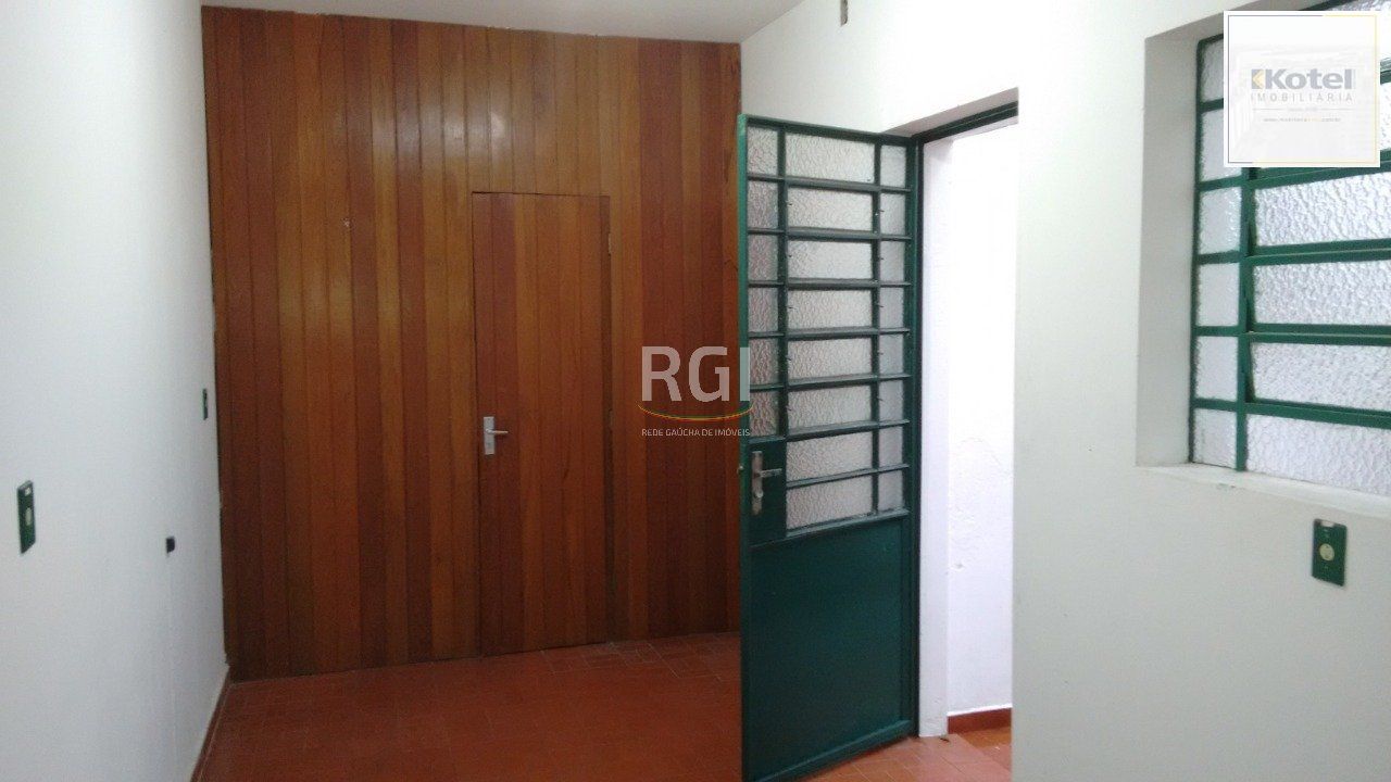 Casa para Venda - 363m², 3 dormitórios, sendo 1 suites, 2 vagas - São João