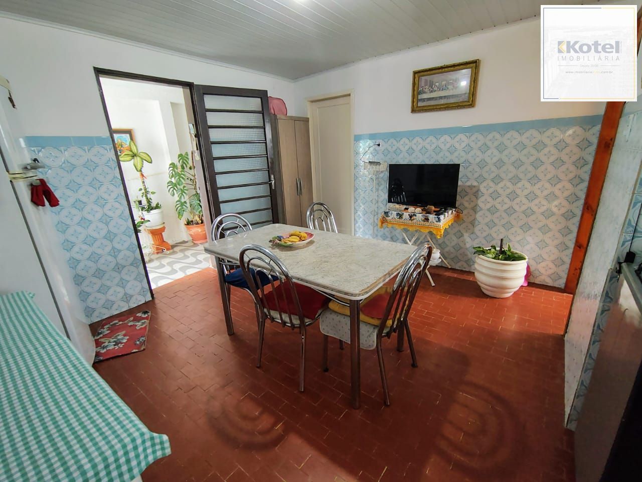 Casa 3 dormitórios e 3 vagas de garagem.