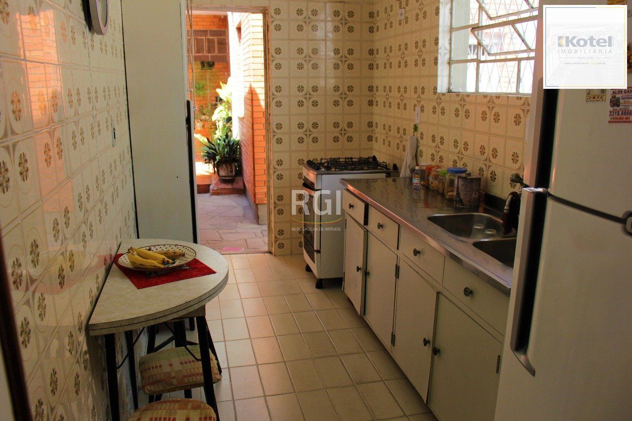 Casa para Venda - 208m², 3 dormitórios, 1 vaga - Partenon — foto 3