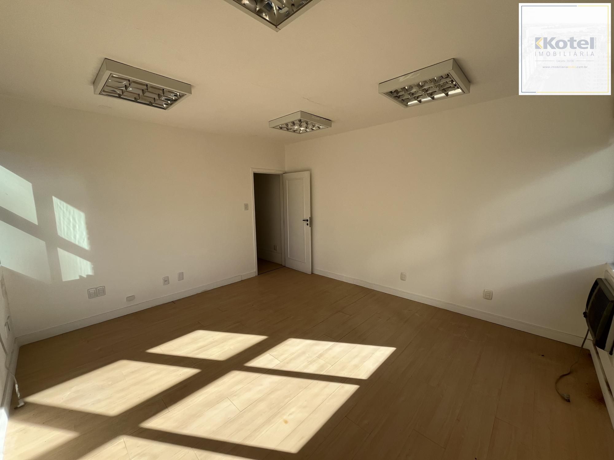 sala comercial grande prédio com elevador no bairro Rio Branco em Porto Alegre