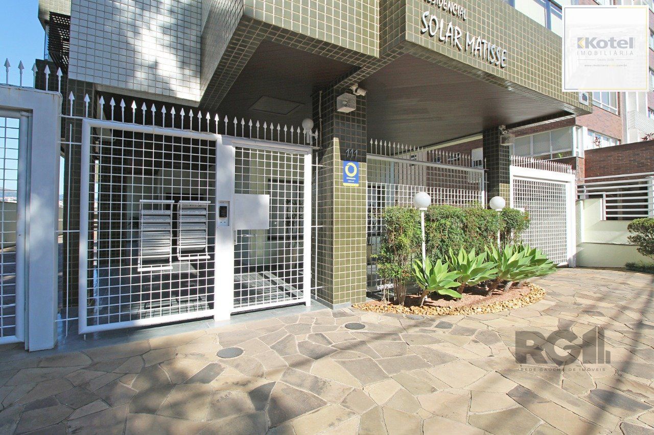 Apartamento de 3 dormitórios, suíte e 2 vagas de garagem no bairro Petrópolis em Porto Alegre — foto 3