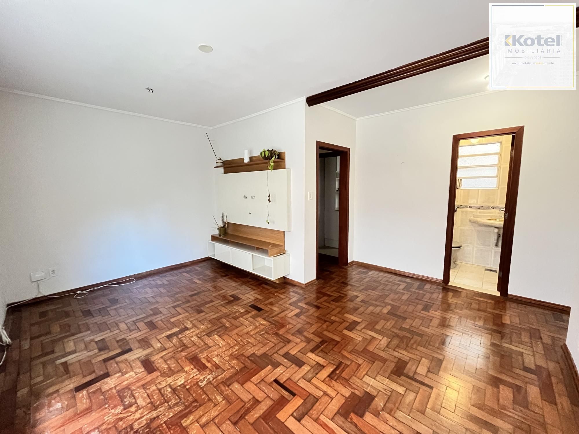 Apartamento de três dormitórios e uma vaga de garagem no bairro Rio Branco