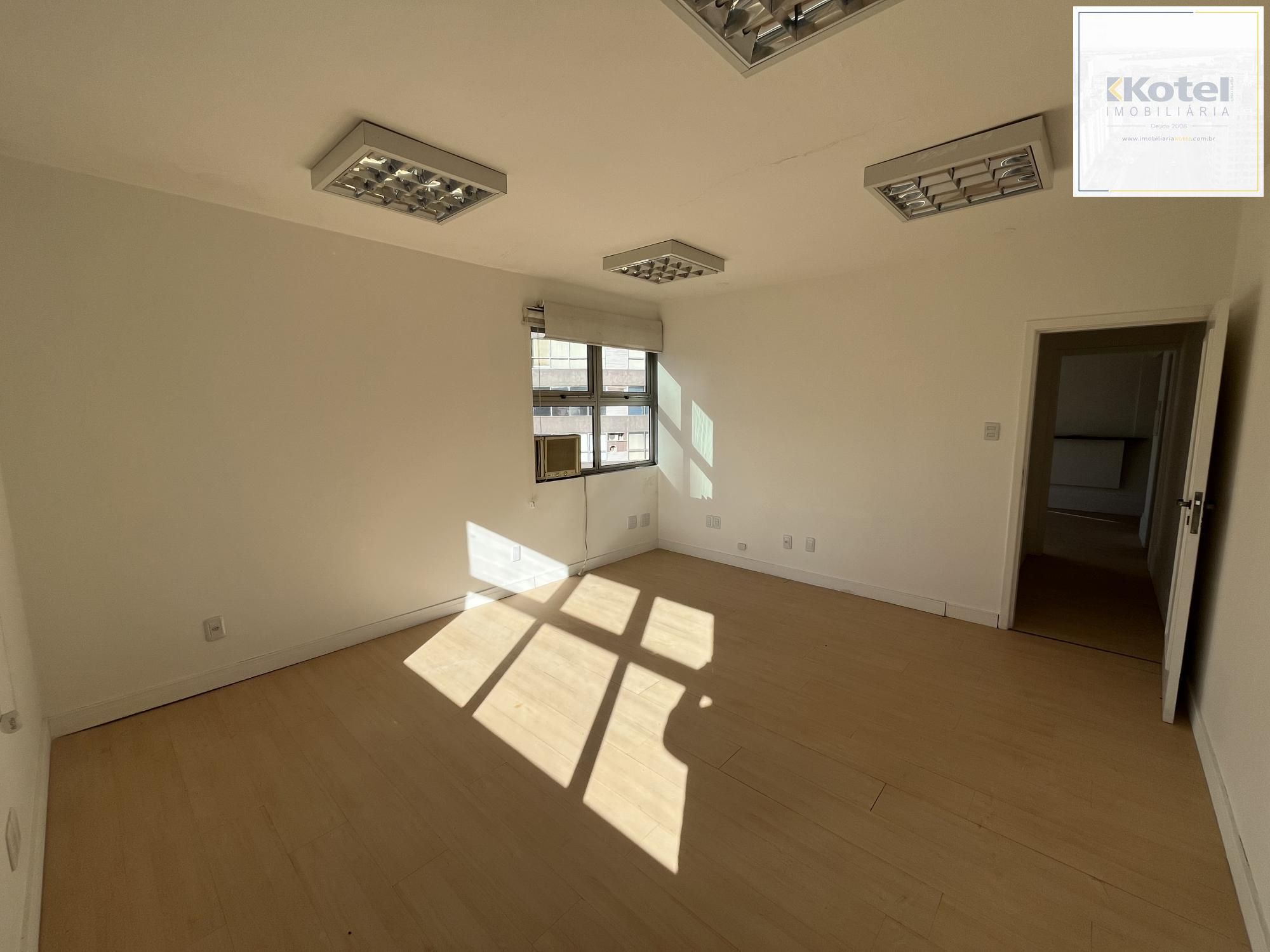 sala comercial grande prédio com elevador no bairro Rio Branco em Porto Alegre