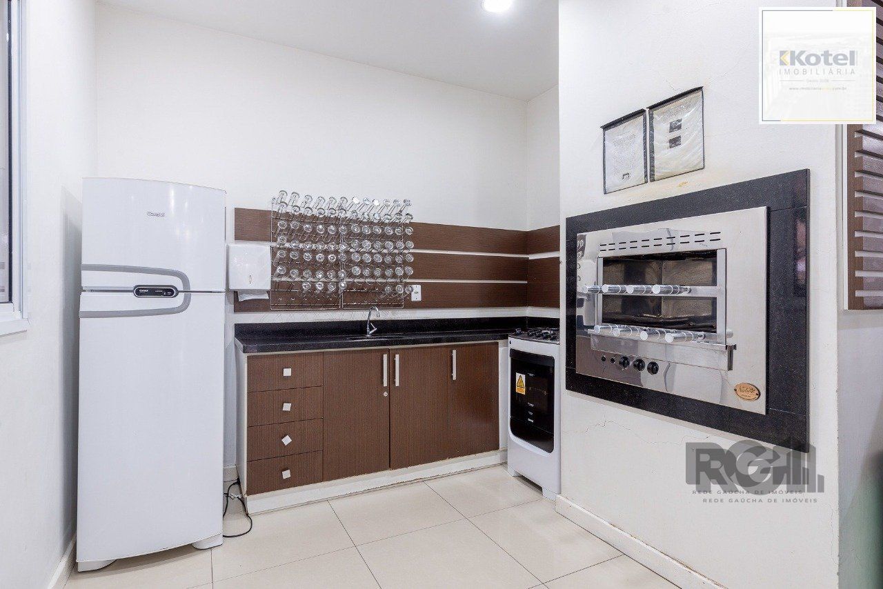 Apartamento 3 dormitórios, sendo 1 suíte, 66 m² de área privativa e 1 vaga(s) de garagem. Localizado na Rua/Av. Dom Claudio Jose Goncalves Ponce De Leao, no bairro Vila Ipiranga em Porto Alegre. — foto 3